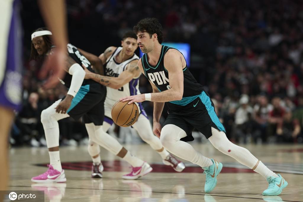 阿夫迪亚25+10阿丘瓦27+11 开拓者胜国王