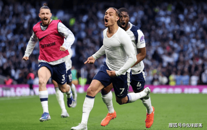 2-2遭绝平！热刺连续15轮不胜，快要降级了，曼联送切尔西4连败